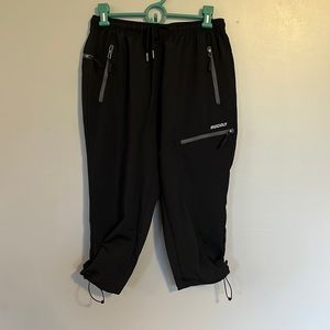 Mocoly Active Black Capri Pants, Size Medium